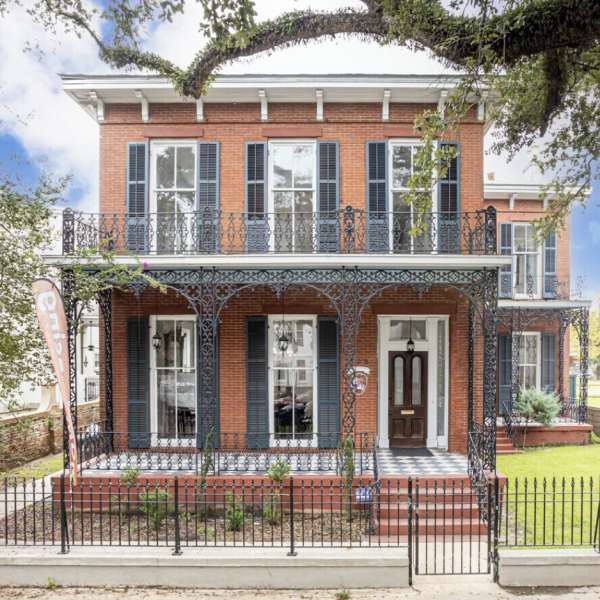 HI Exterior Front square