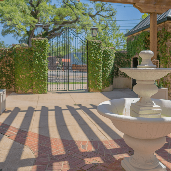 Courtyard on Dauphin, courtyard with ivy and fountain, reception space